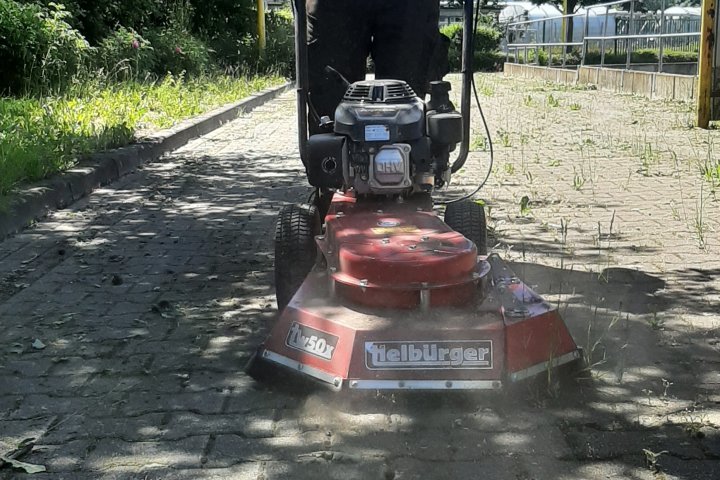 Arbeitsgerät zur Wildkrautbeseitigung